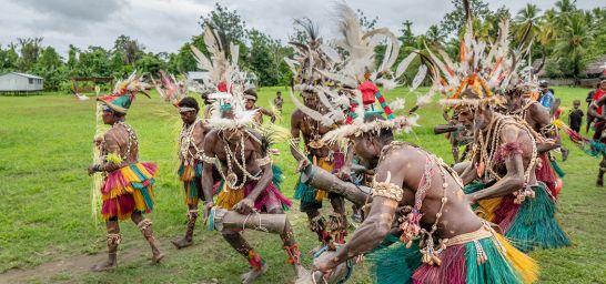 Traditionelle-Tänzer-Papua-Neuguinea
