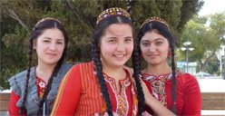 Studentinnen in der turkmenischen Hauptstadt Aschgabad