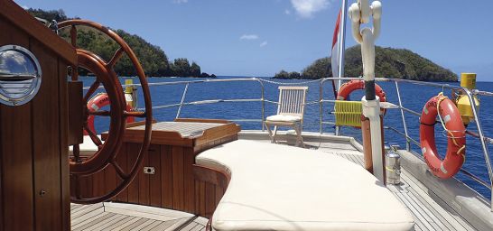 An Deck der Segel-Yacht Rhea