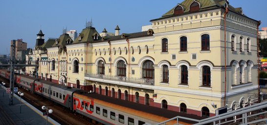 Transsib-Linienzug am Bahnhof von Wladiwostok