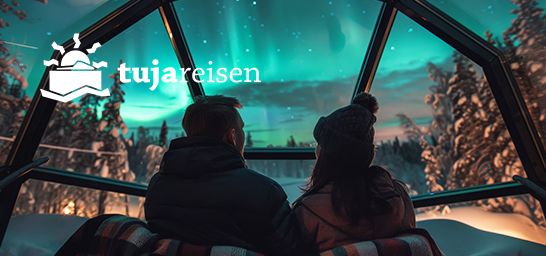 Tuja-Reisen: Paar-beobachtet-Nordlichter-im-Glasiglu