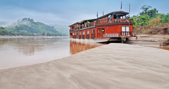 Anlegen an einer Mekong-Sandbank