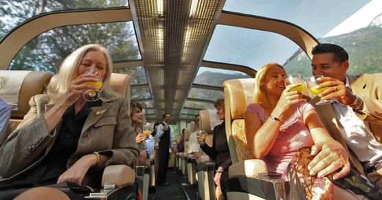 Rocky Mountaineer Panoramawagen - GoldLeaf Class