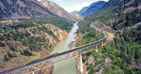 Rocky Mountaineer am Fraser River