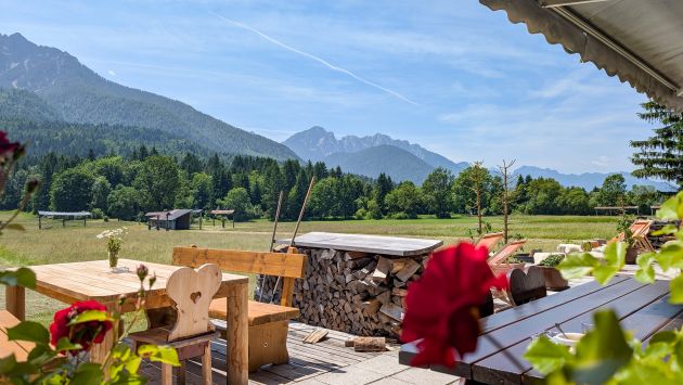 Per E-Bike über die Alpen - Zwischenstop mit Alpenpanorama Per E-Bike über die Alpen - Zwischenstop mit Alpenpanorama