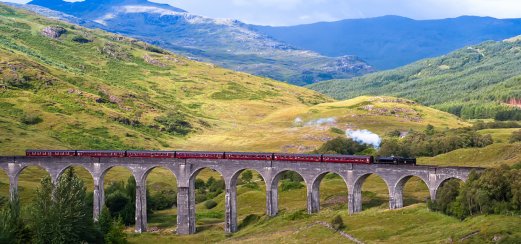 Royal Scotsman - Sie passieren das 380 m lange, auf 21 Pfeilern ruhende Glenfinnan-Viadukt
