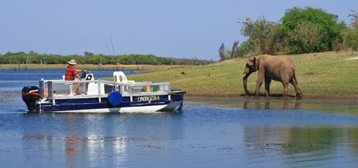 Unterwegs im Beiboot der Umbozha