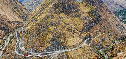 Freuen Sie sich auf die Bahnfahrt zur Teufelsnase Freuen Sie sich auf die Bahnfahrt zur Teufelsnase in Ecuador