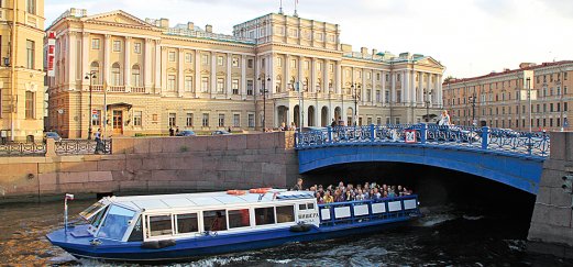 Bootsfahrt durch die Kanäle St. Petersburgs