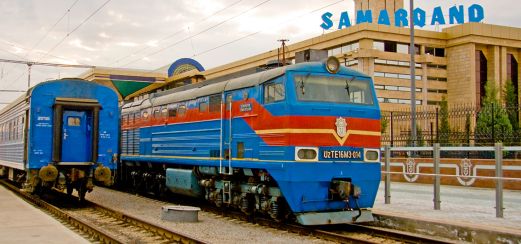 Orient Silk Road Express am Bahnhof von Samarkand