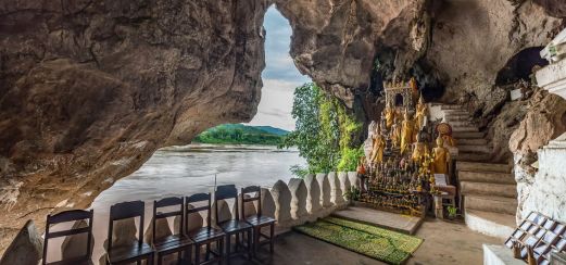 Buddha-Statuen in den Höhlen von Pak Ou