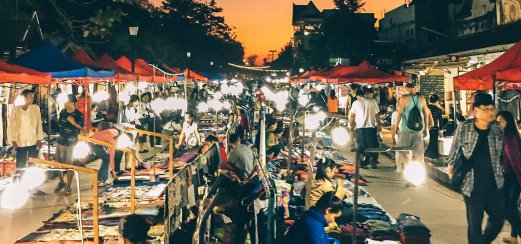 Der atmosphärische Nachtmarkt Luang Prabangs