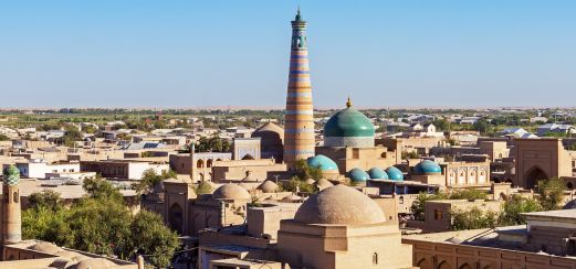 Minarett und Moschee von Islam Khoja in Chiwa