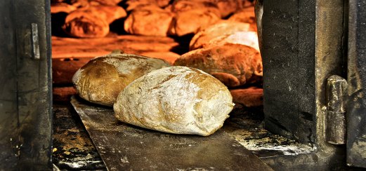 Traditionell gebackenes Brot