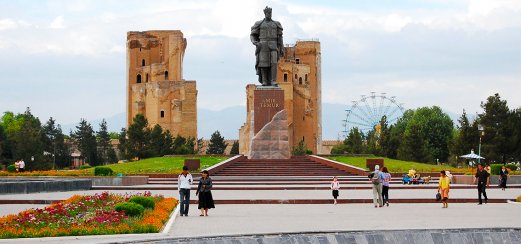 Besichtigen Sie in Schahrisabs die monumentalen Baudenkmäler des großen Palastes des Mongolenfürsten Amir Temur.