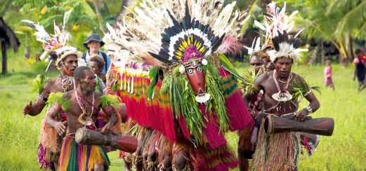 Sing Sing mit traditioneller Festtagskleidung