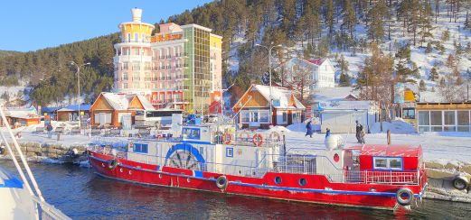 Uferzone von Listvyanka am Baikalsee