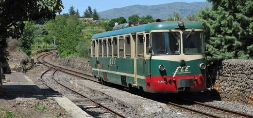 Unterwegs auf der historischen Schmalspurbahn Ferrovia Circumetnea