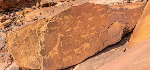 Uralte Felszeichnungen im Flusstal von Twyfelfontein