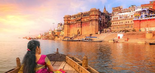 Blick auf Varanasi am Ganges
