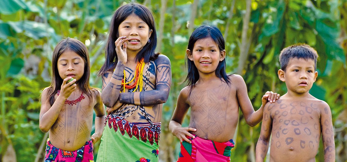 Kinder des Emberá-Stammes
