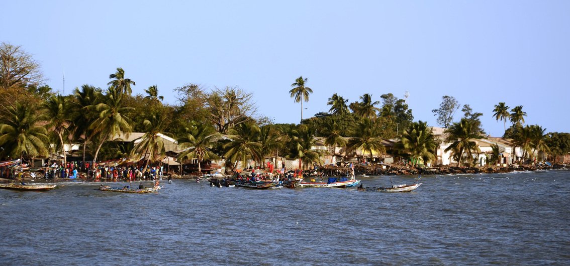 Am Ufer des Gambia River