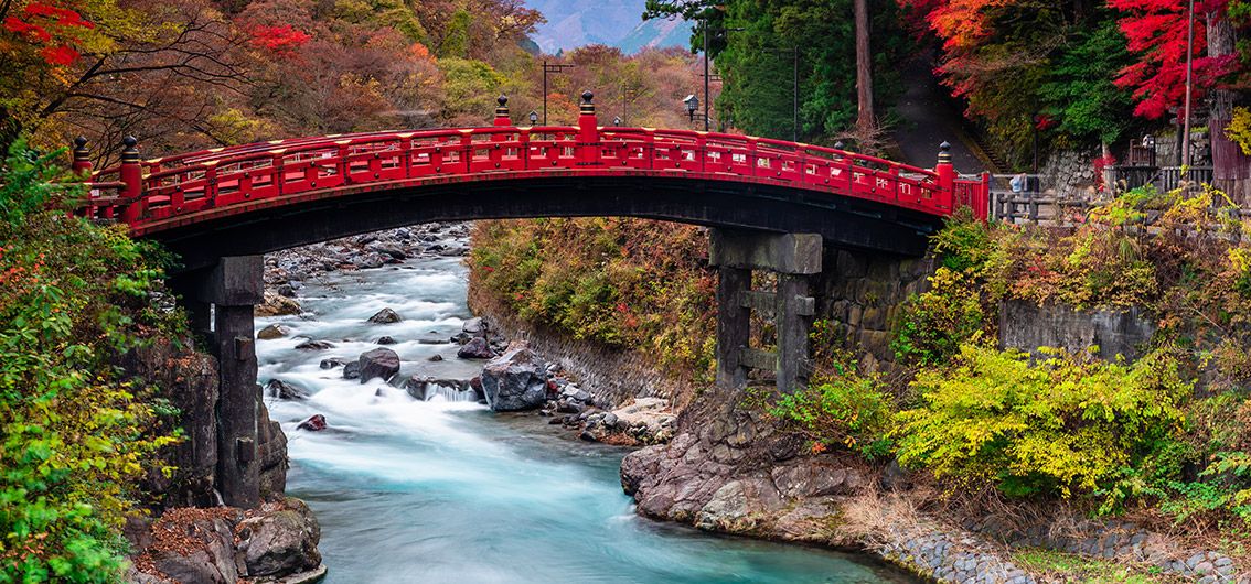 Bruecke-im-Nikko-Nationalpark-Credit-momo-stock_adobe