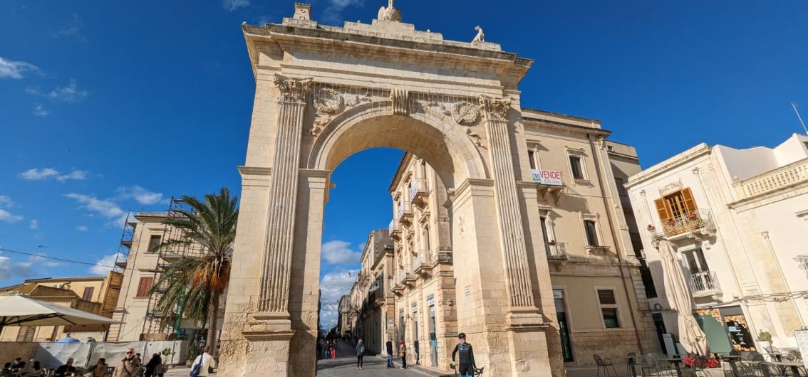 Das königliche Tor in Noto