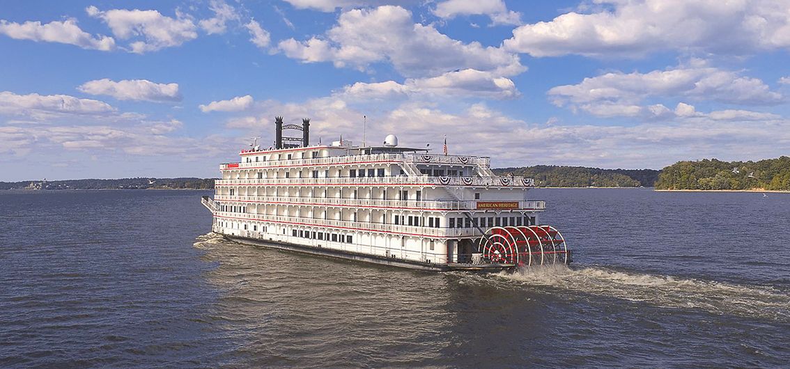 Der Schaufelraddampfer American-Heritage auf dem Mississippi