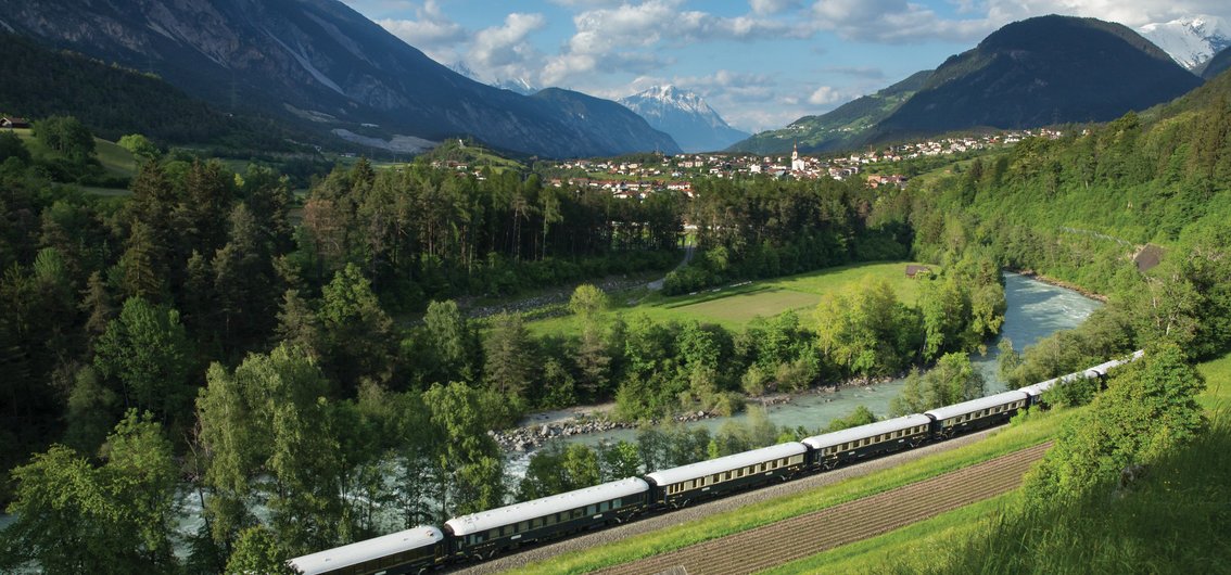 Der-Venice-Simplon-Orient-Express-auf-seinem-Weg-durch-Österreich-Belmond