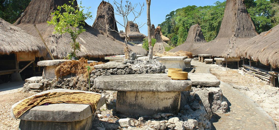 Dorf Pasunga auf der Steinzeit Insel Sumba