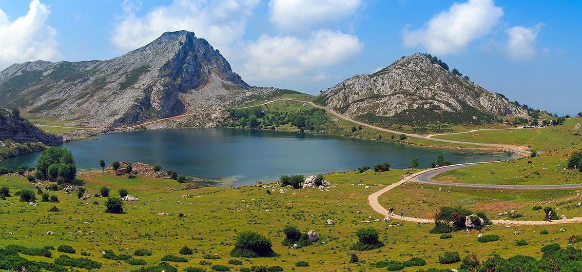 Der Enol-See in Asturien, Spanien