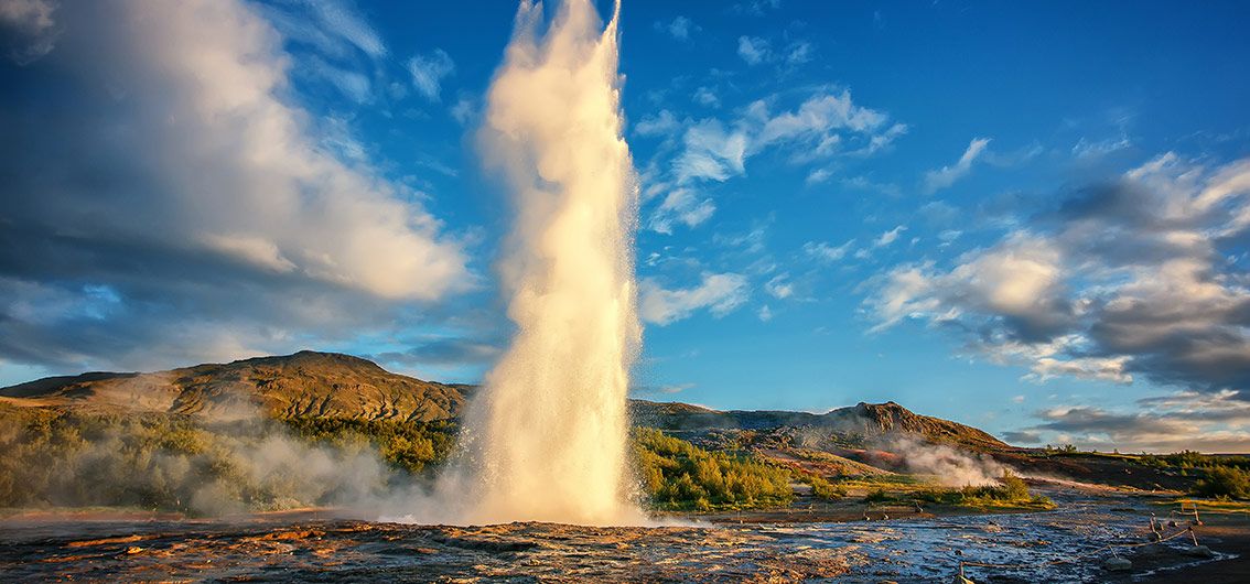 Eruption-des-Strokkur-Geysir-Island--Credit-jenyateua---stock.adobe Eruption-des-Strokkur-Geysir-Island--Credit-jenyateua---stock.adobe