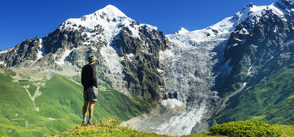 Wandern in den Bergen, Georgien