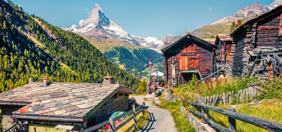 holzhäuser-in-zermatt-credit-andrew-mayovskyy-stock-adobe-com