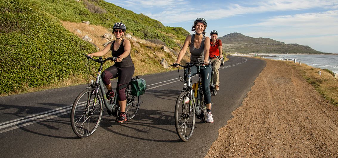 Radfahren mit Blick auf den Atlantik