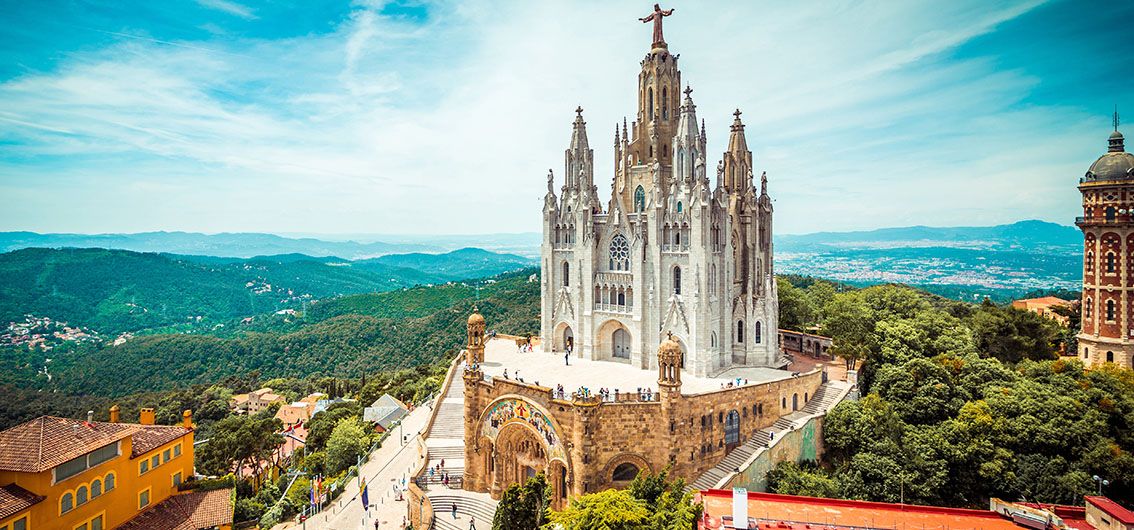 Kirche auf dem Tibidabo-Berg in Barcelona