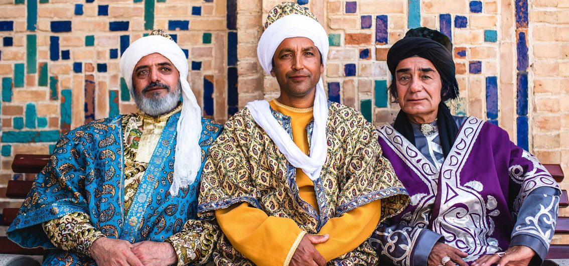 Traditionelle usbekische Kleidung
