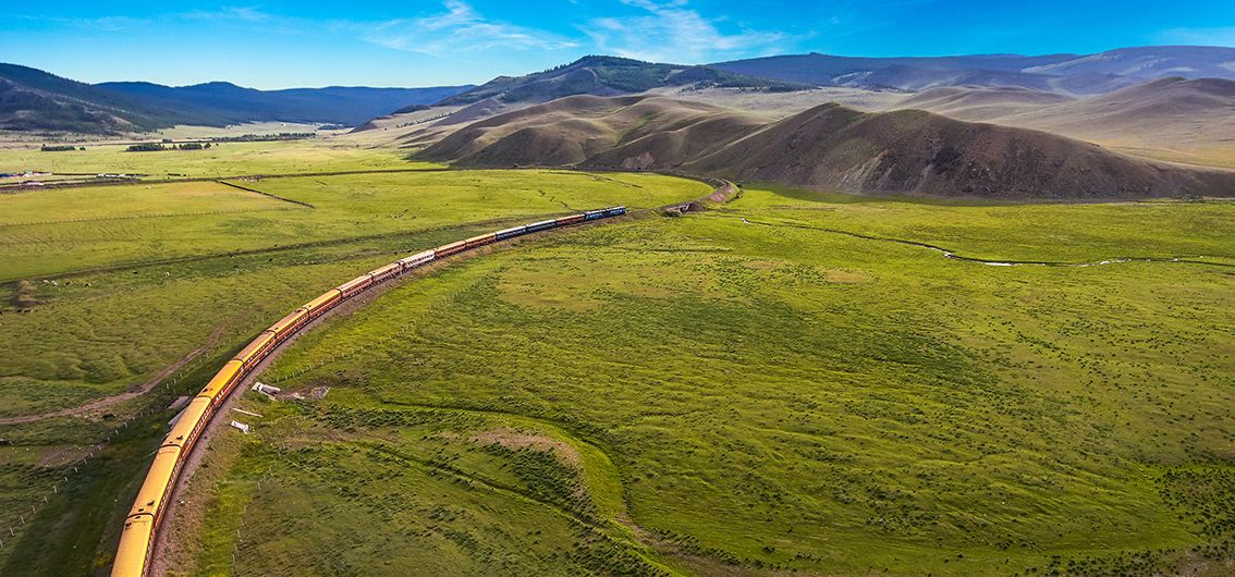 Der Zarengold-Sonderzug auf seinem Weg durch die Mongolei