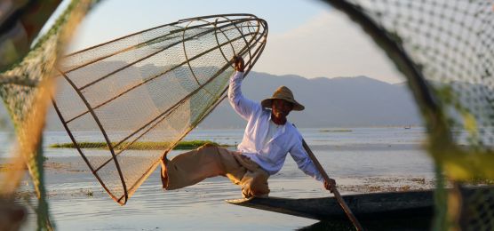 Beinruderer auf dem Inle-See