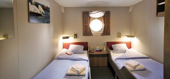 doppelkabine_mit_bullauge_-_monica_salmang_oceanwide_expeditions_x.jpg doppelkabine_mit_bullauge_-_monica_salmang_oceanwide_expeditions_x.jpg