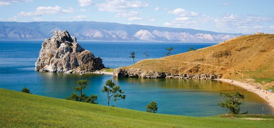 Schamanenfelsen auf der Insel Olchon am Baikalsee