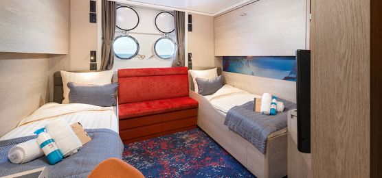 MS-Hondius_2-Bett-Kabine-mit-Bullauge