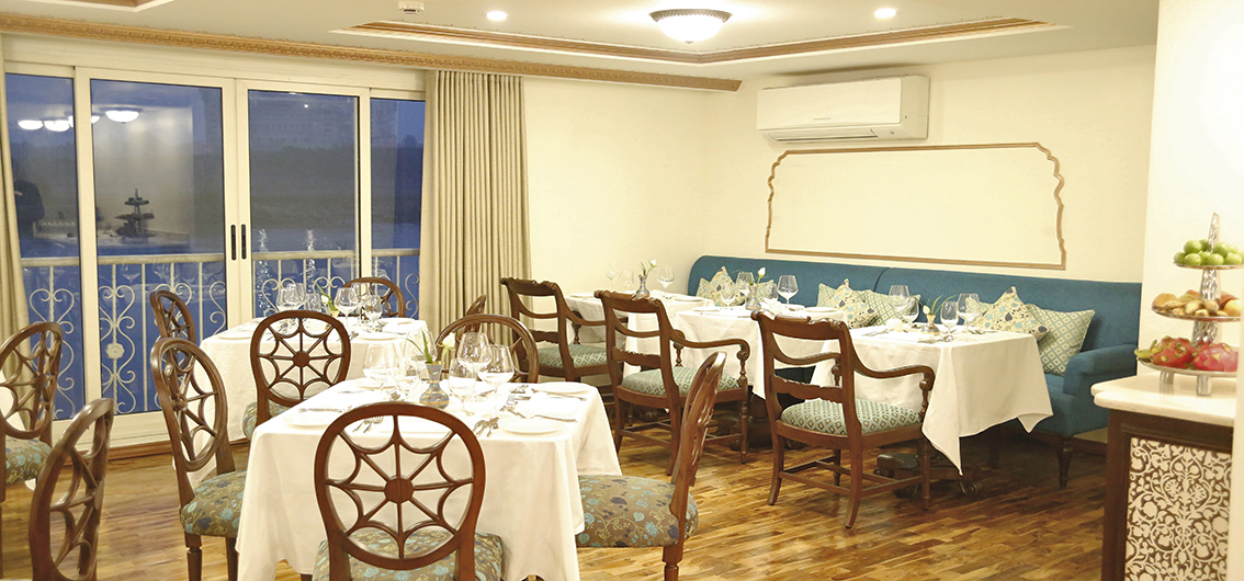 RV Ganges Voyager - Restaurant