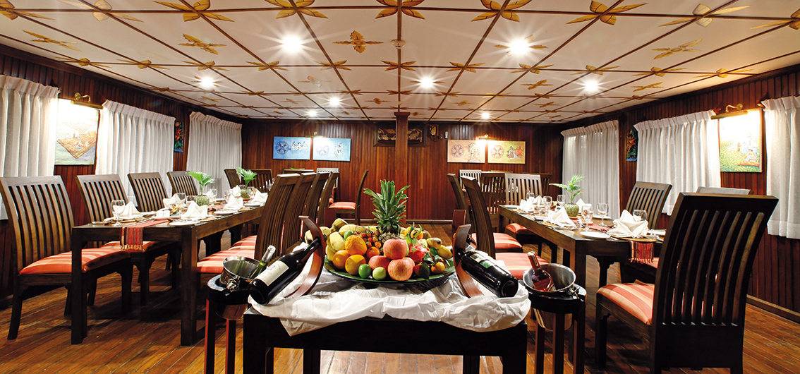 RV Paukan 1947 - Restaurant