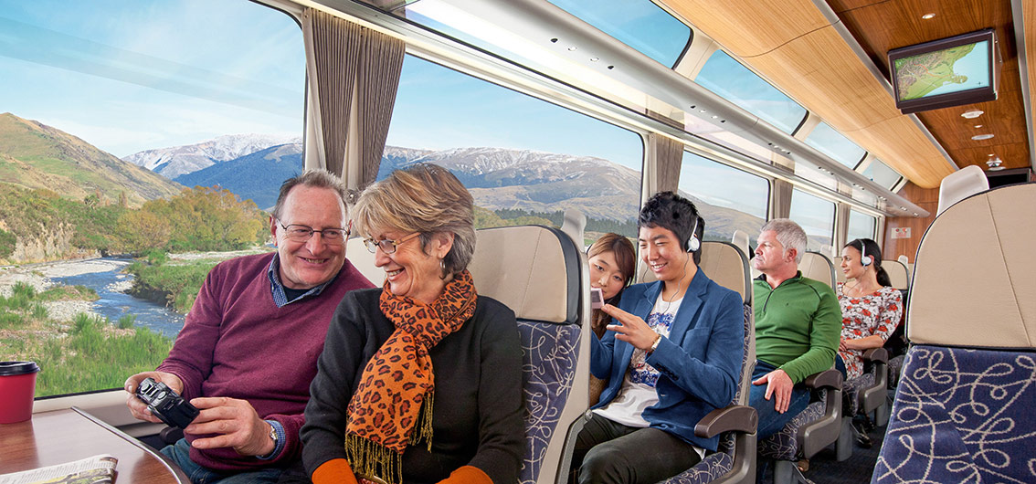 Coastal-Pacific-Passagiere-