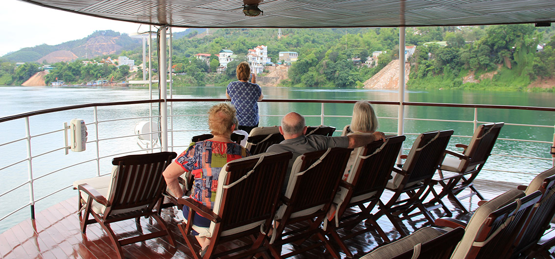 Blick-auf-beständig-wechselnde-Panoramen-1-Credit-Pandaw-Cruises