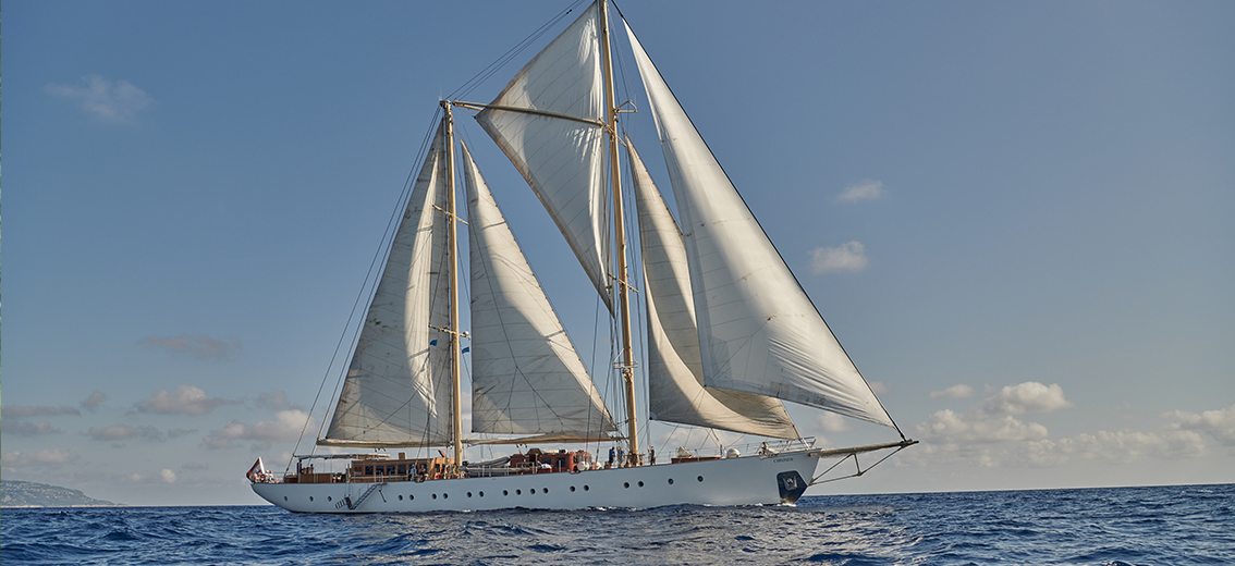 Chronos unter Segeln Chronos unter Segeln
