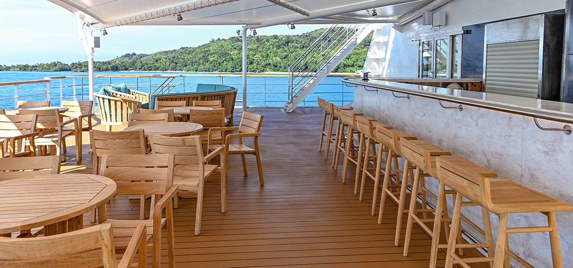 Coral_Adventurer_Bar-auf-dem-Brücken-Deck--