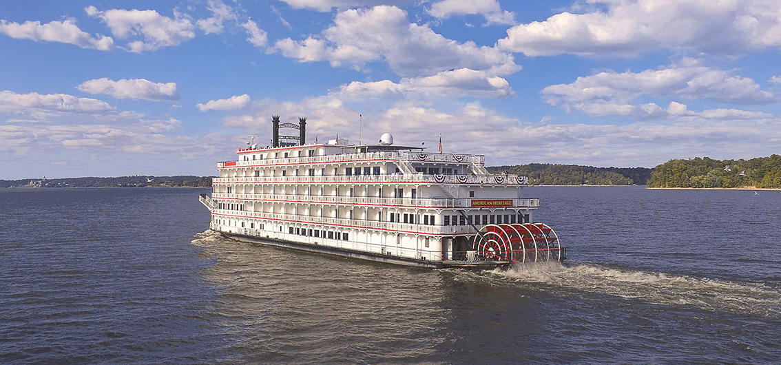 Der Schaufelraddampfer American-Heritage auf dem Mississippi